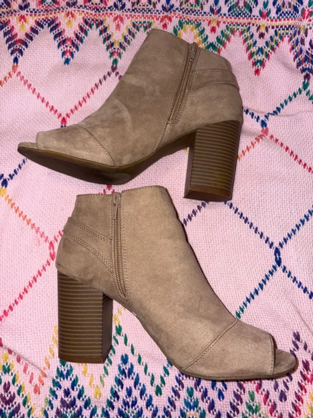 Apt. 9 Taupe Suede Peep-Toe Block Heel Booties Women’s 10